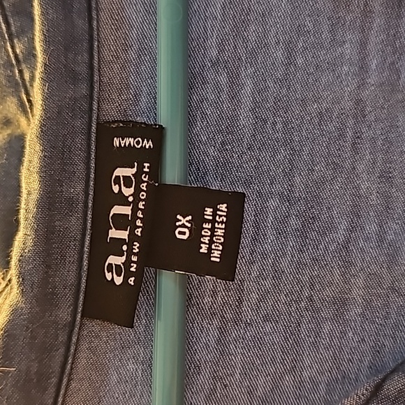 A.n.a denim colored short sleeve tip size 0X - Picture 2 of 5